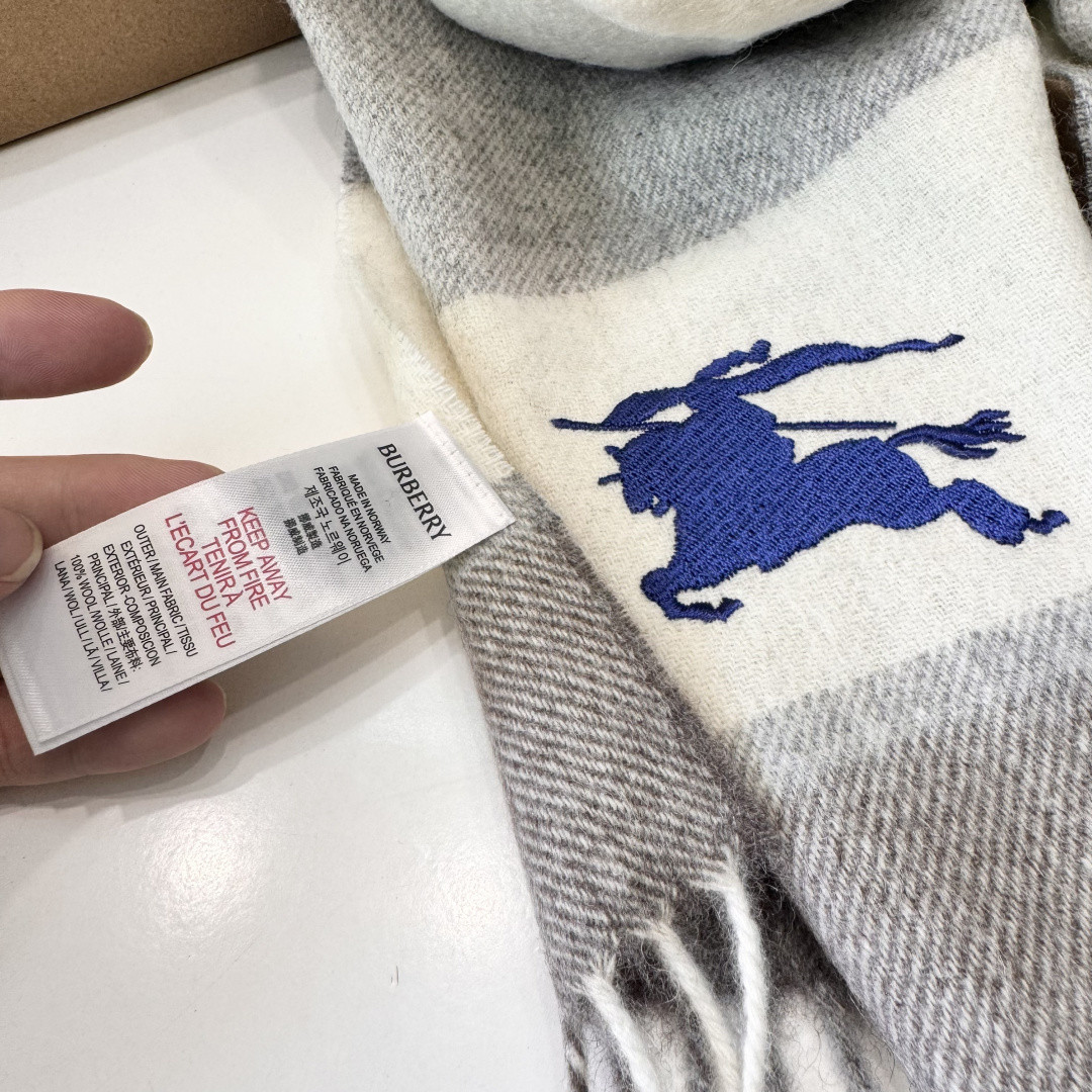 Bv*b*rry Ripple-patterned scarf 32x200cm