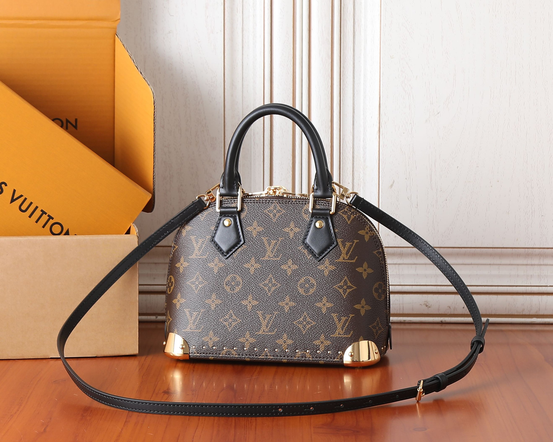 LV ALMA TRUNK BB Handbag M26084 19x11x22cm