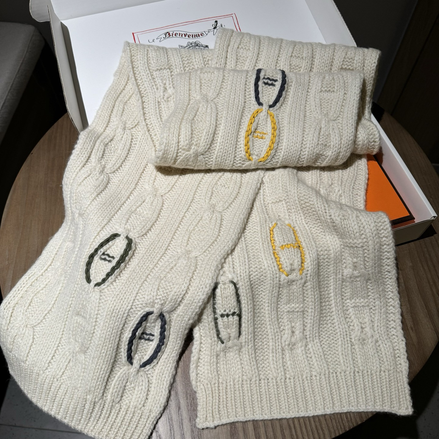 H**me5 scarf 30x200cm