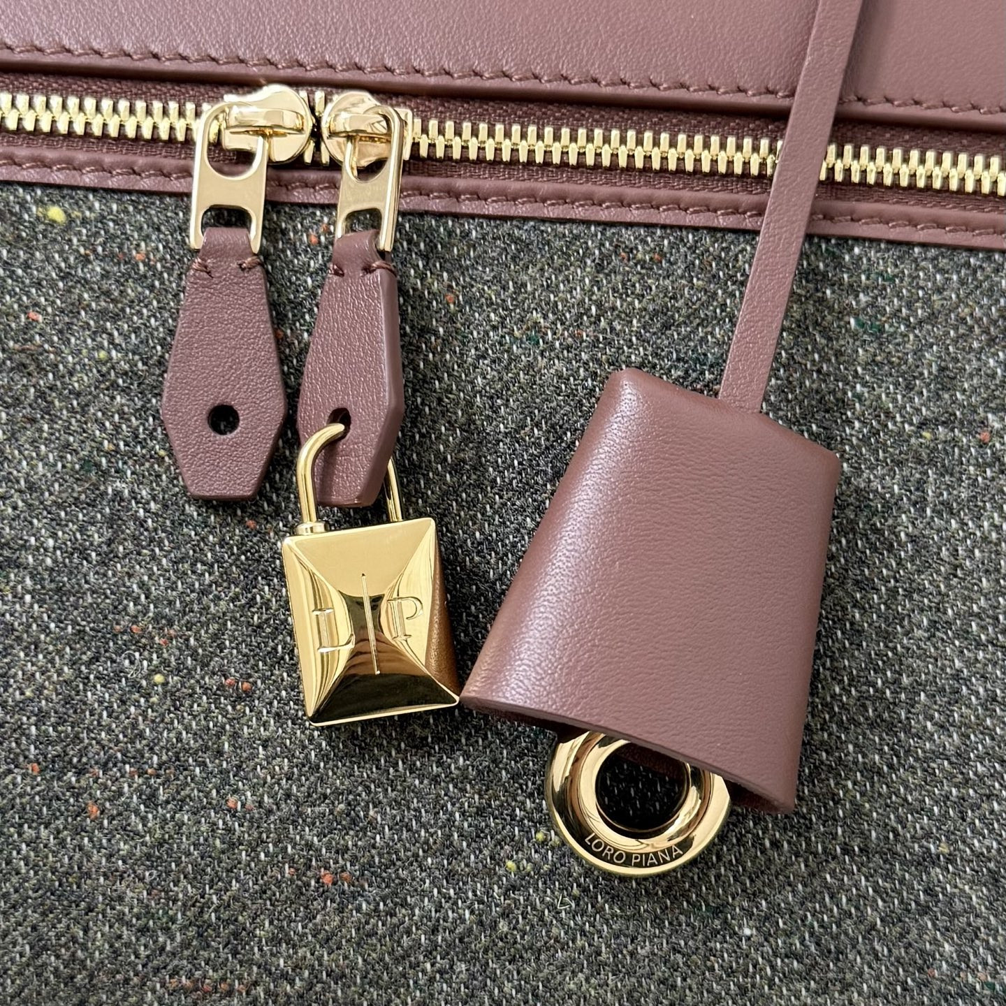 L0r0 P1ana Extra Pocket L27 16x27x10cm