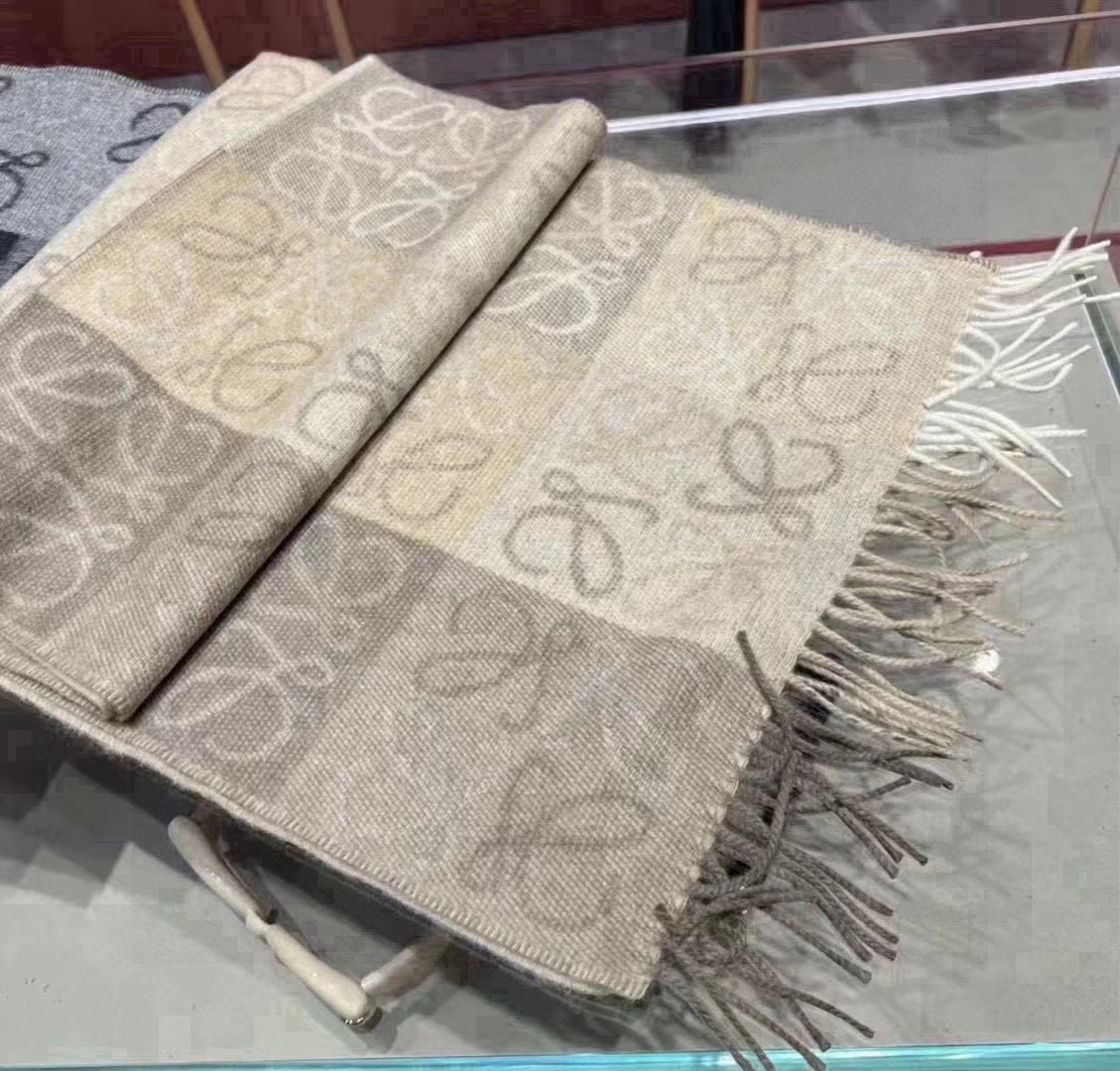 L0ew* scarf 40x200cm 90% wool 10% cashmere