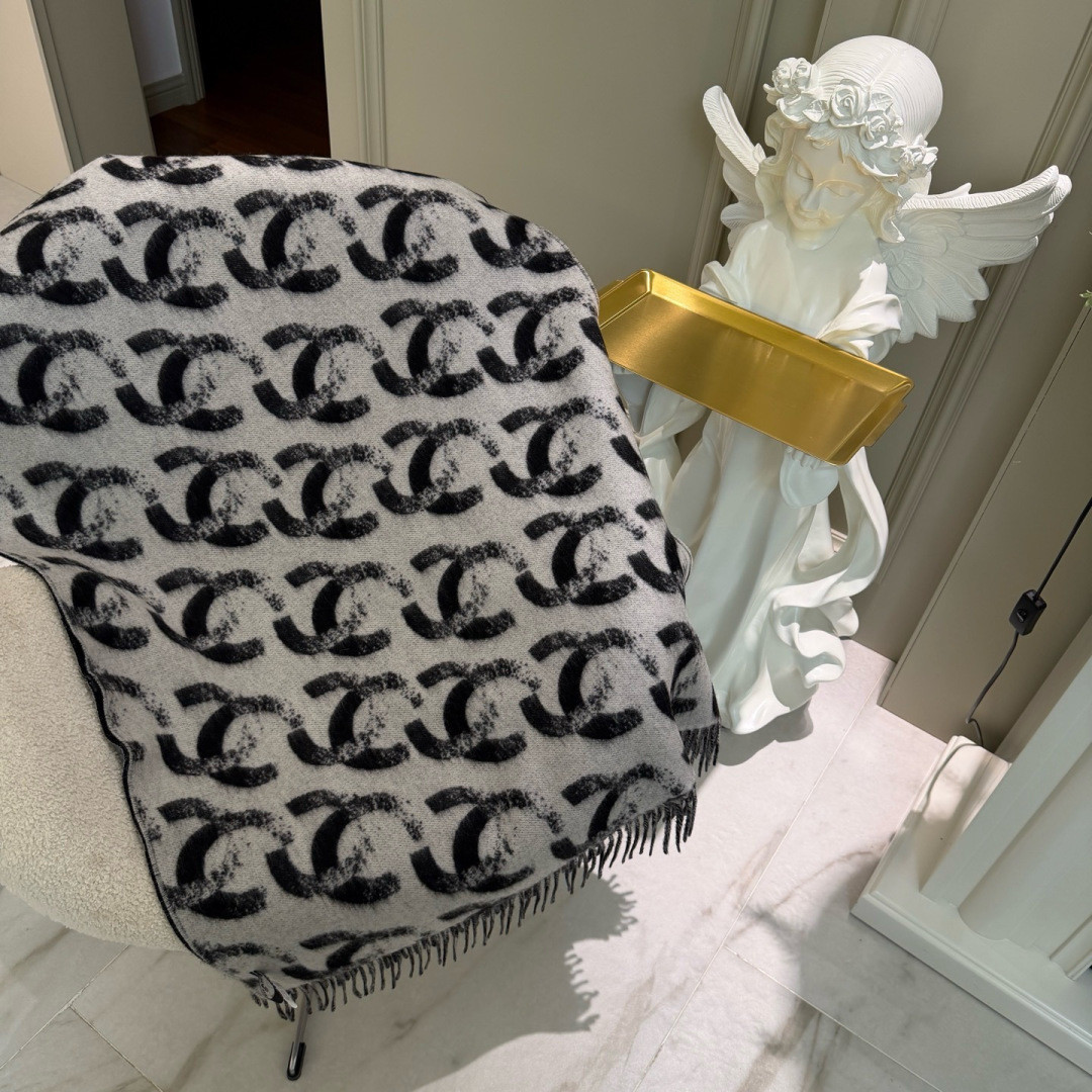 Ch**el scarf 65x210cm 100% cashmere