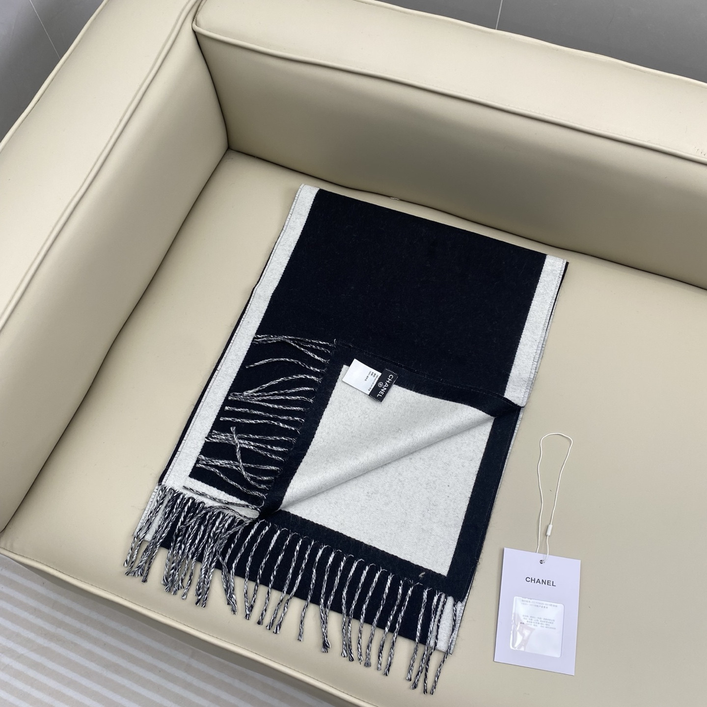 Ch**el scarf 34x184cm 100% sheep wool