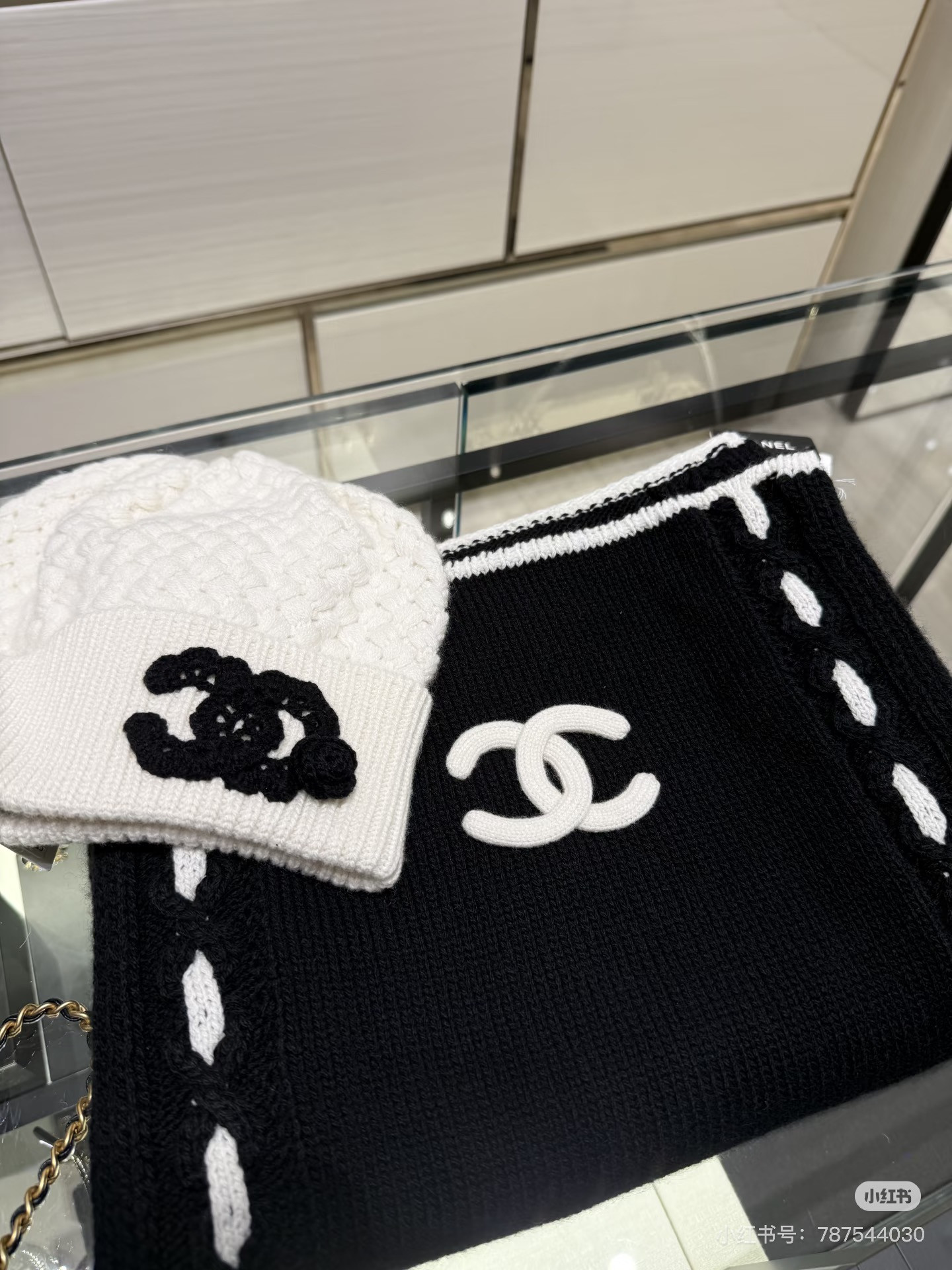 Ch**el scarf 32x170cm 100% cashmere