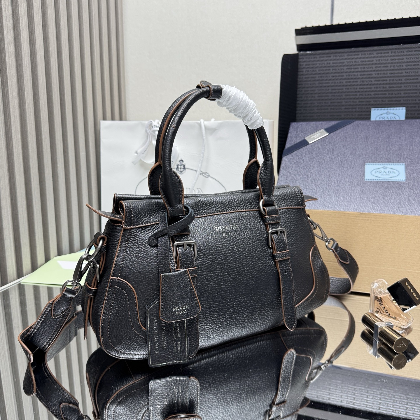 Pra*a Large Leather Tote Bag 22x35x11cm