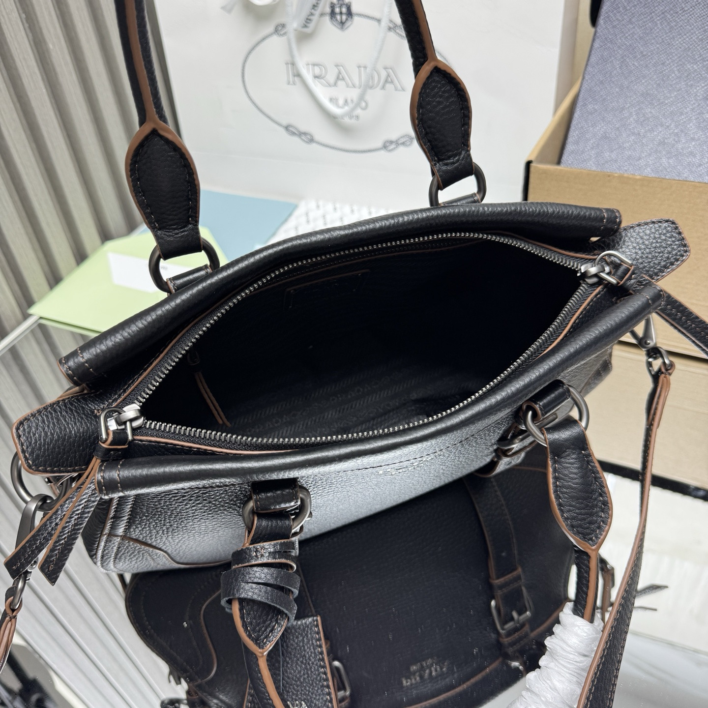 Pra*a Large Leather Tote Bag 22x35x11cm