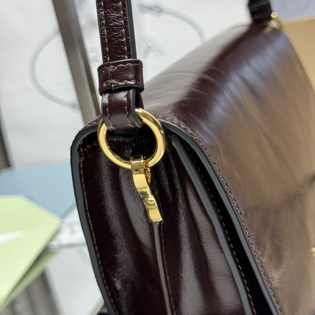 Pra*a Leather Shoulder Bag 13x22x8cm