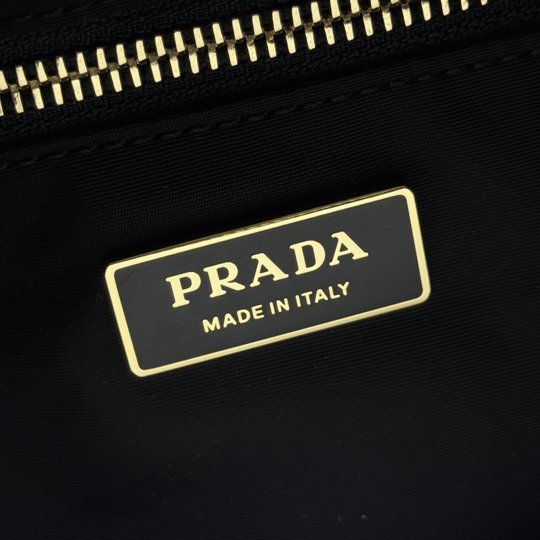 Pra*a Explore Large Re-Nylon and Leather Bag 22x32x11.5cm