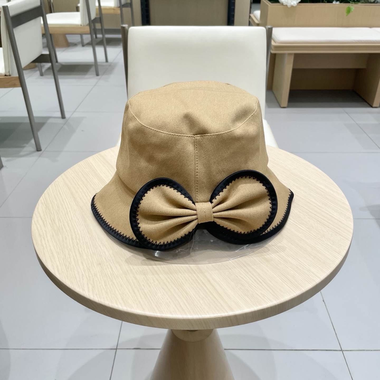 Ce1i*e bucket hat