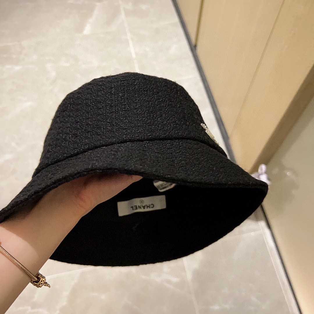 Ch**el bucket hat