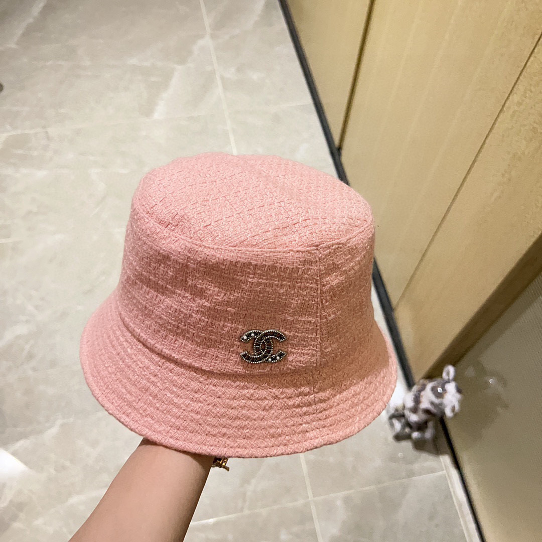 Ch**el bucket hat