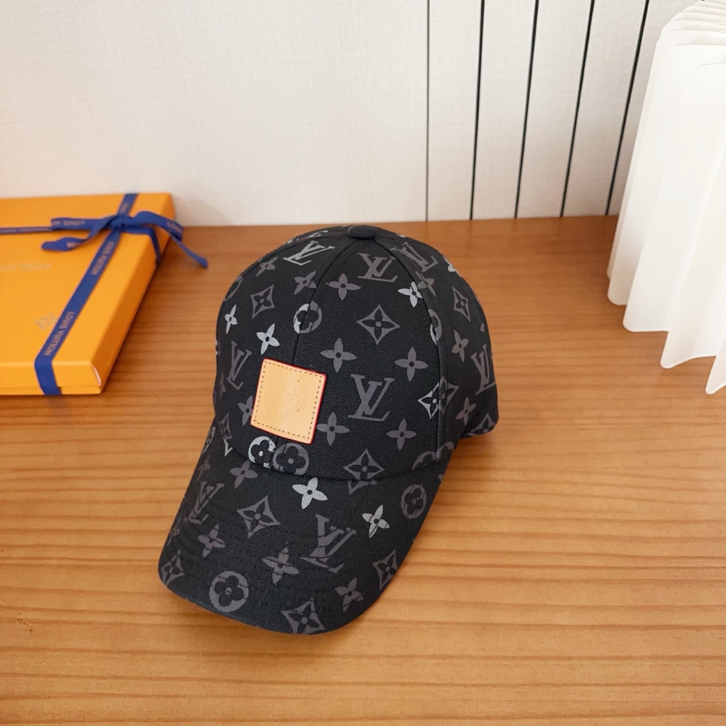 l0vis Vvtt0n baseball cap