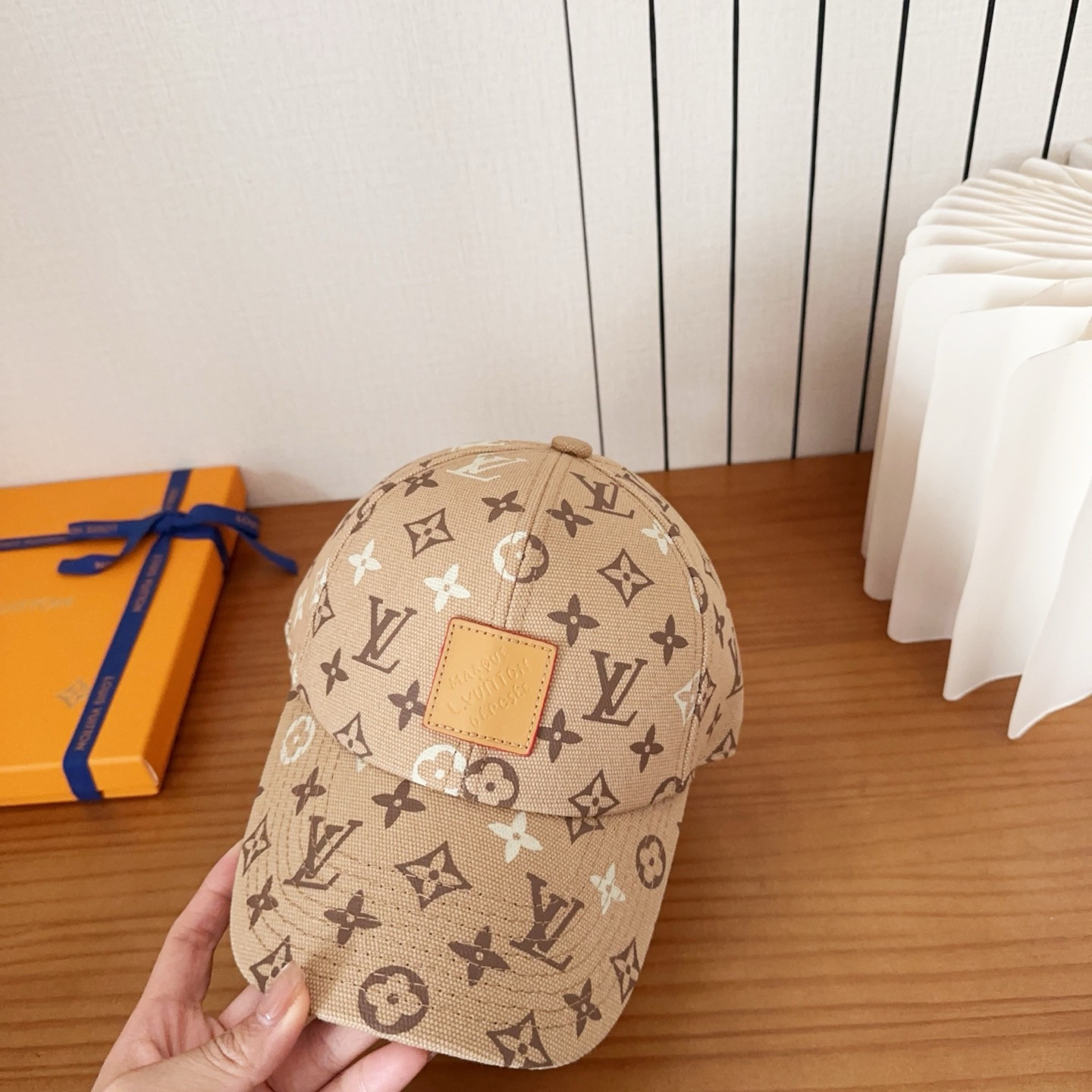 l0vis Vvtt0n baseball cap
