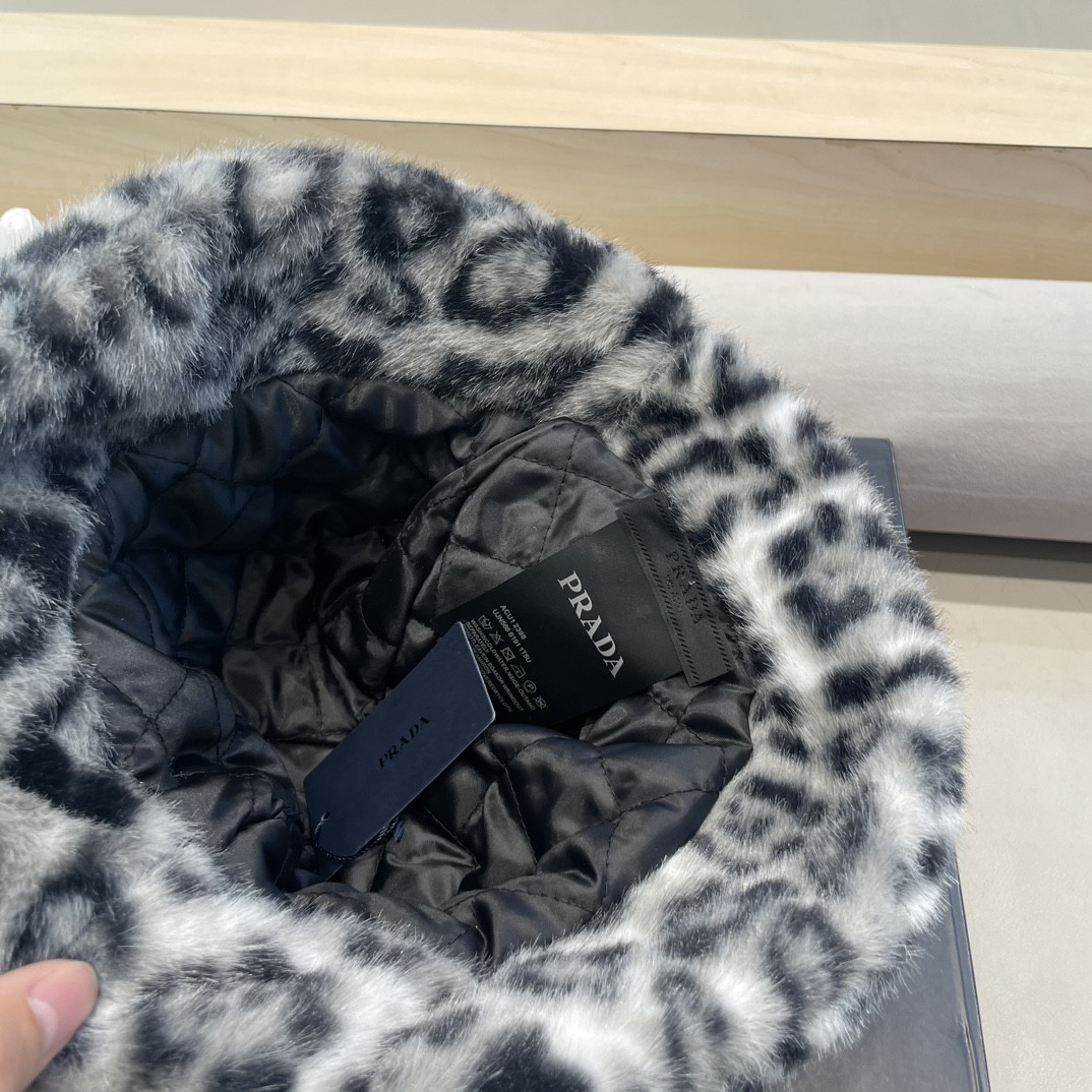 Pra*a bucket hat