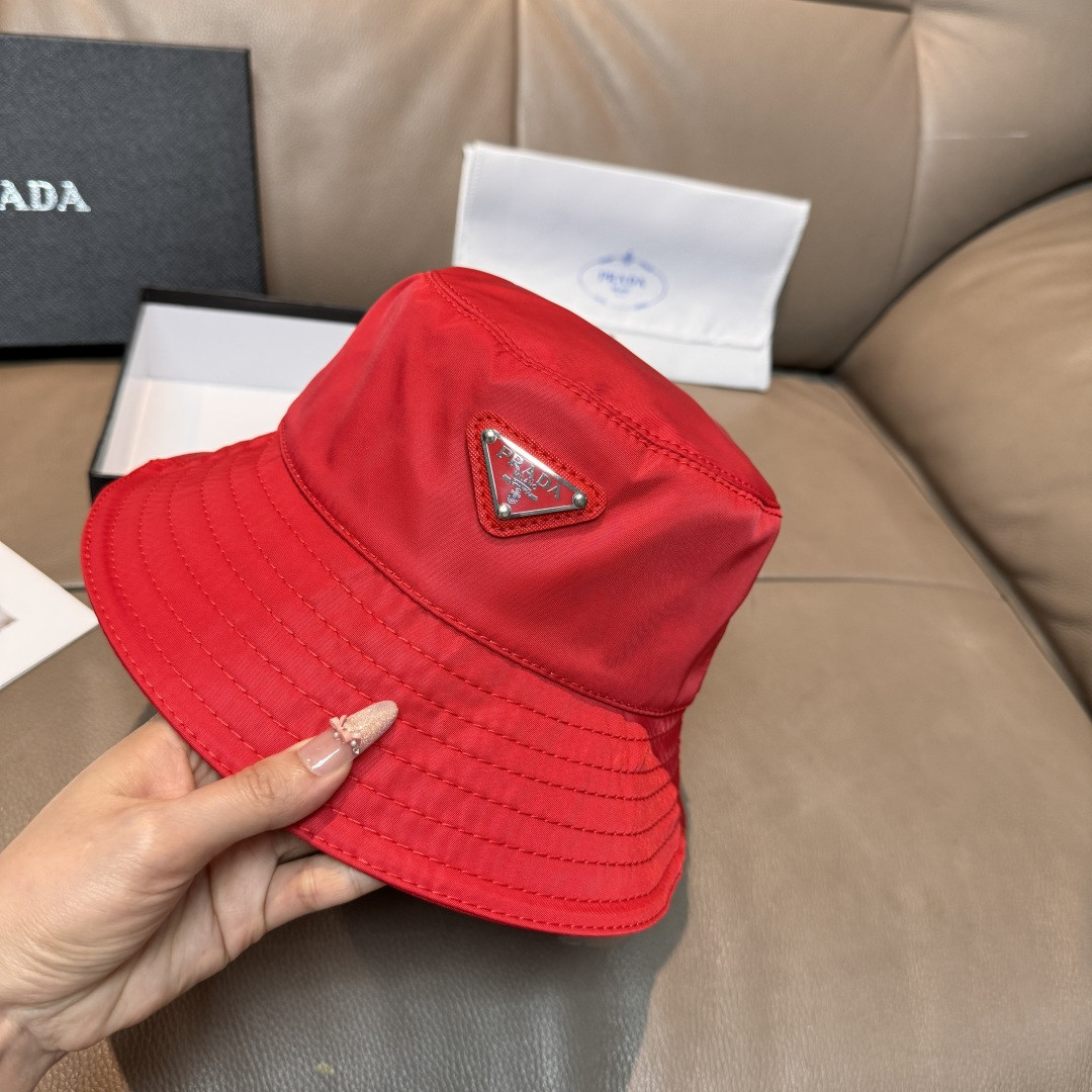 Pra*a bucket hat