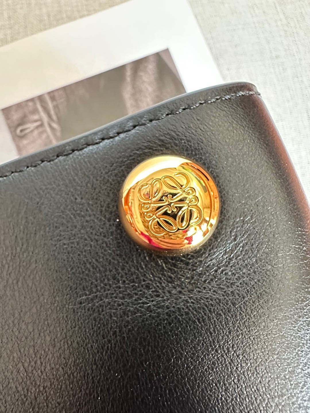 L0ew* Pebble Pouch in Smooth Calfskin 21.5x17x7cm