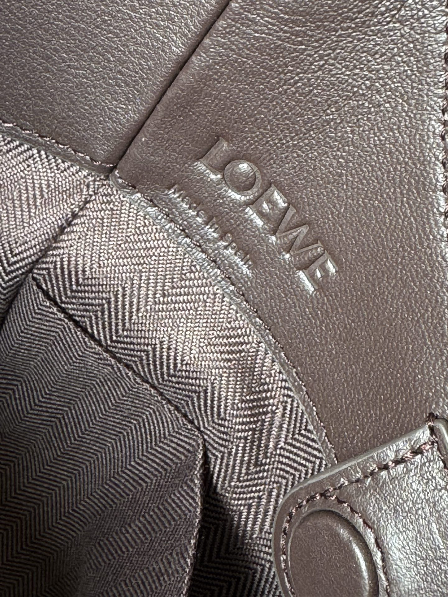 L0ew* Hammock Flip Bag in Classic Calfskin No Pendant 21x15x22.5cm