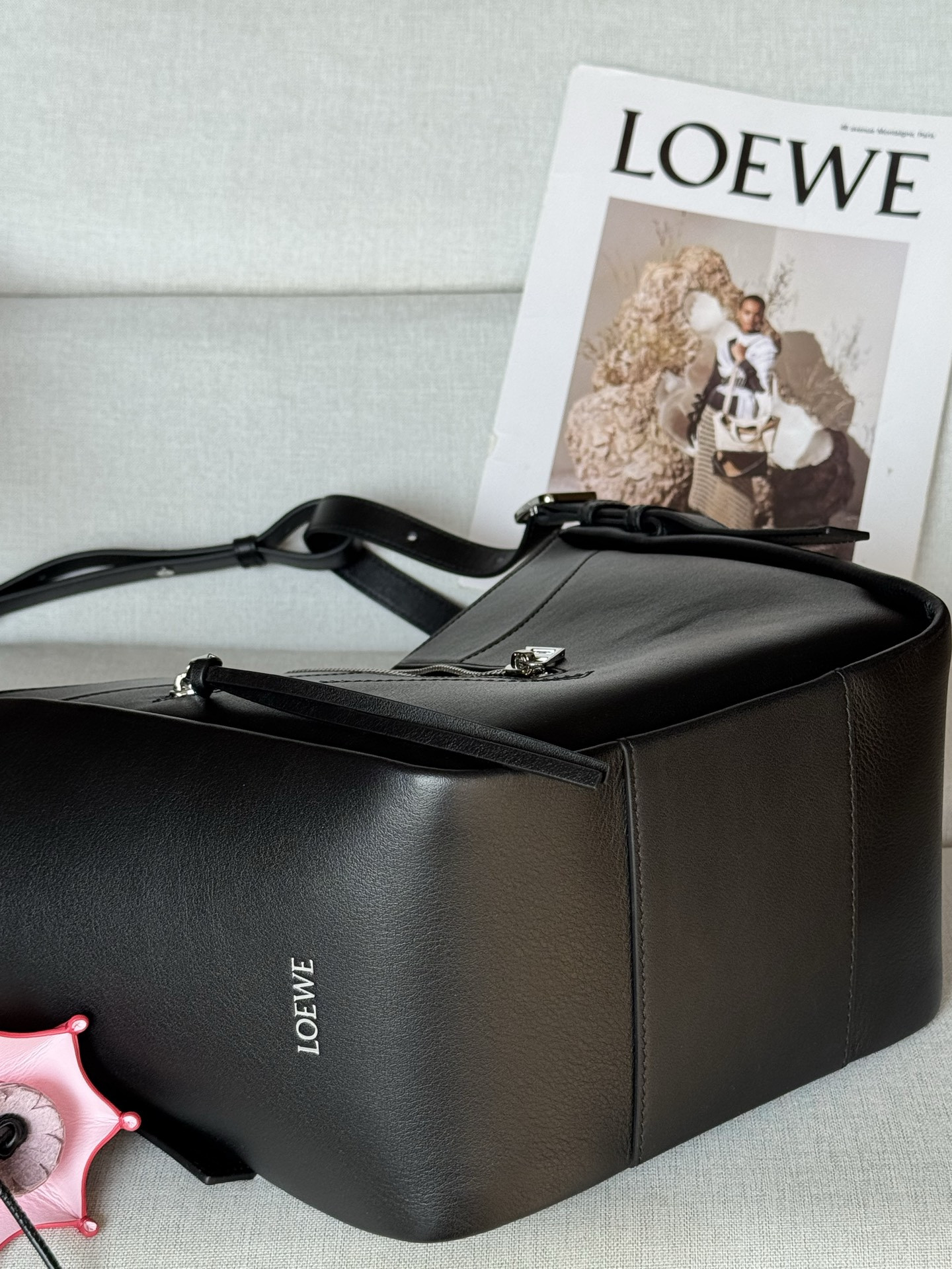 L0ew* Hammock Flip Bag in Classic Calfskin No Pendant 21x15x22.5cm