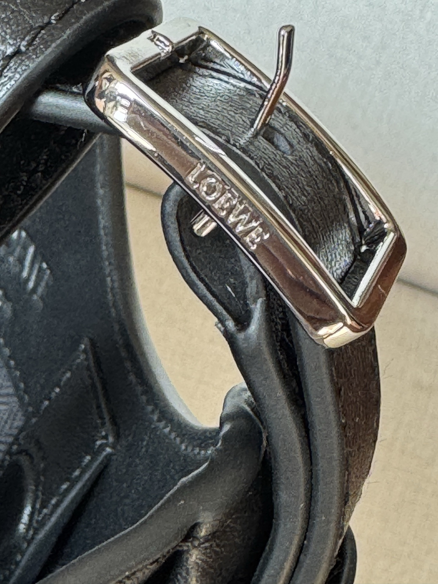 L0ew* Hammock Flip Bag in Classic Calfskin No Pendant 21x15x22.5cm