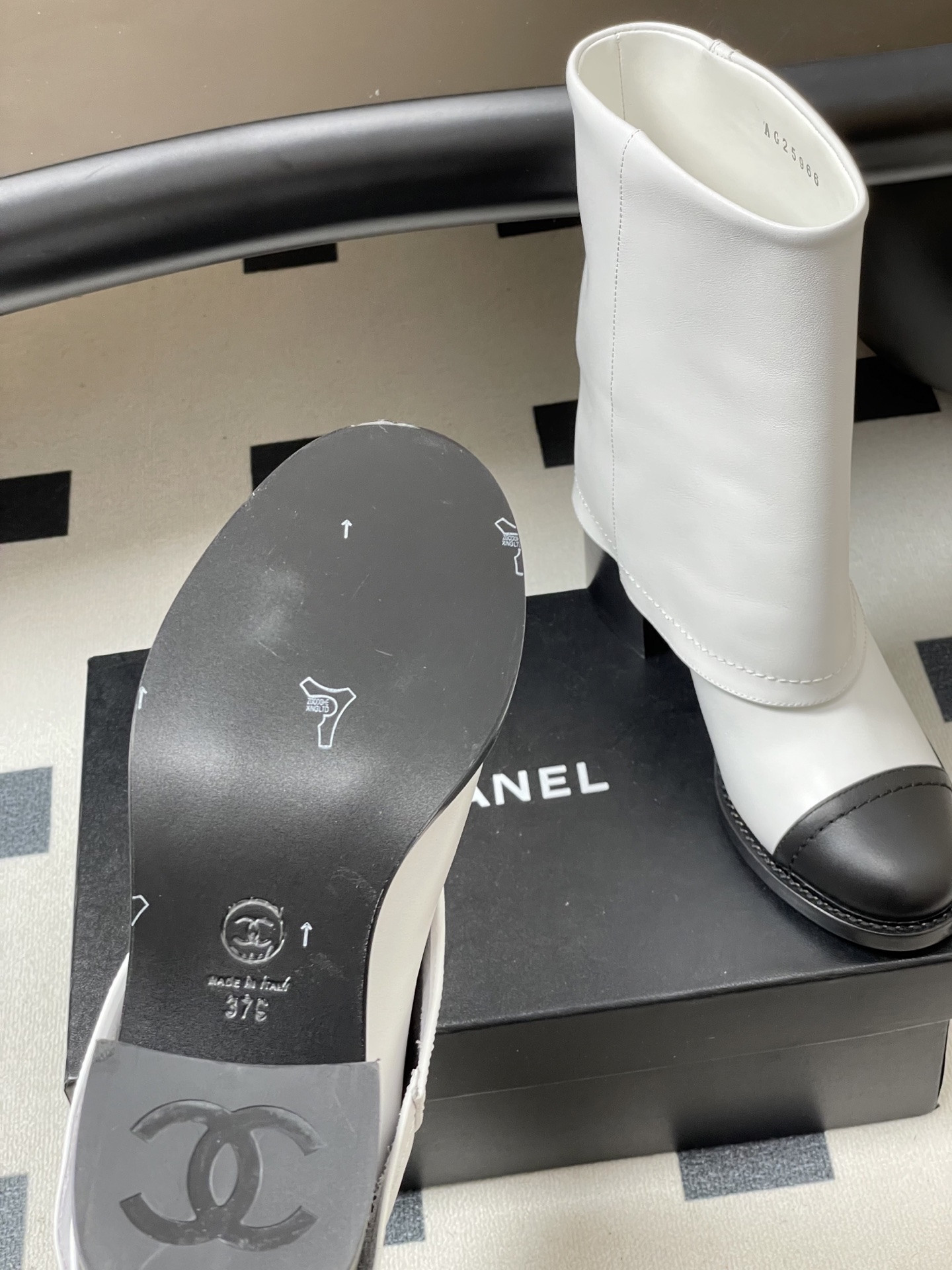 UA Ch**el Short Boots 7cm Heel