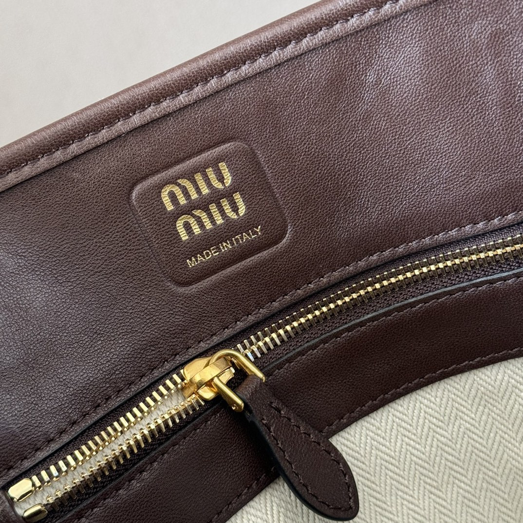 Miu Miu Aventure Nappa Leather Handbag 22x30x10cm