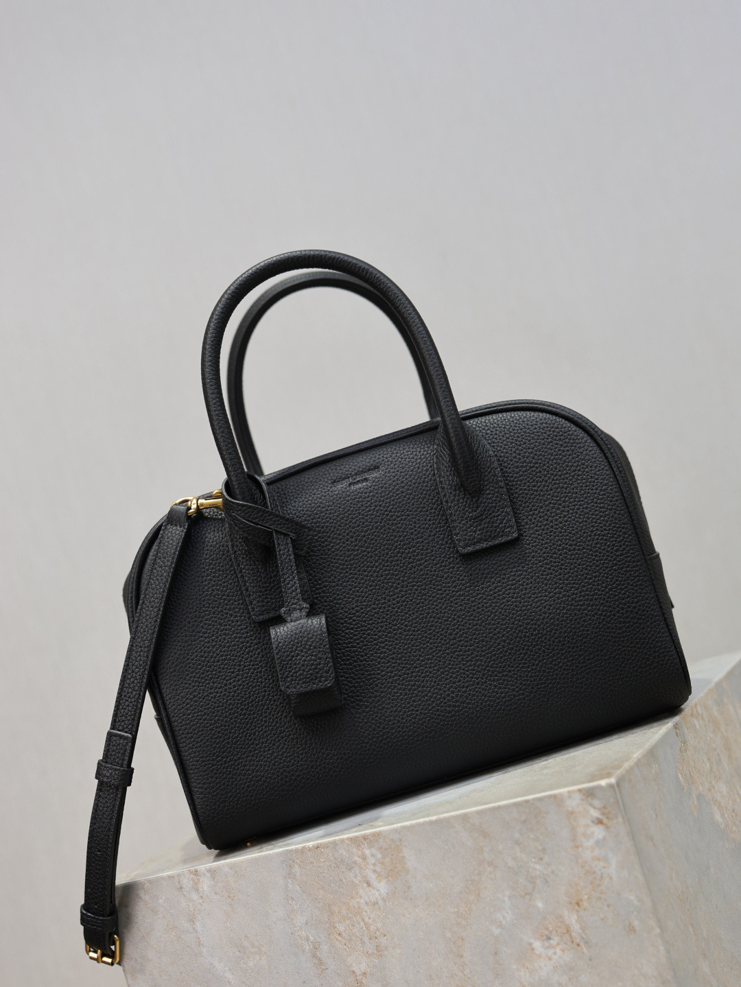 Y51 SAC DE JOUR Small Boston in Grained Leather 27x18x15cm