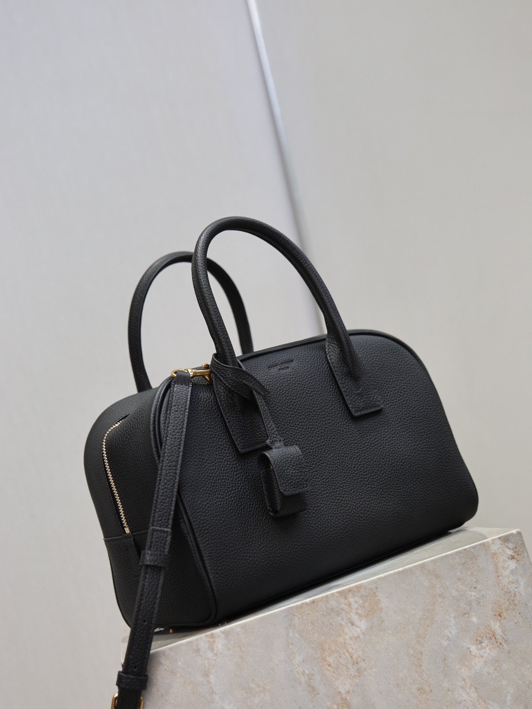 Y51 SAC DE JOUR Small Boston in Grained Leather 27x18x15cm