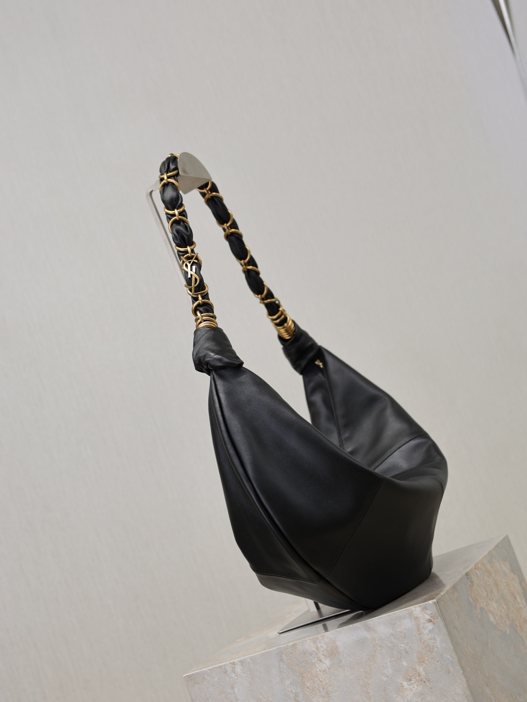 Y51 AMALIA Hobo in Lambskin 23-62x28x4cm