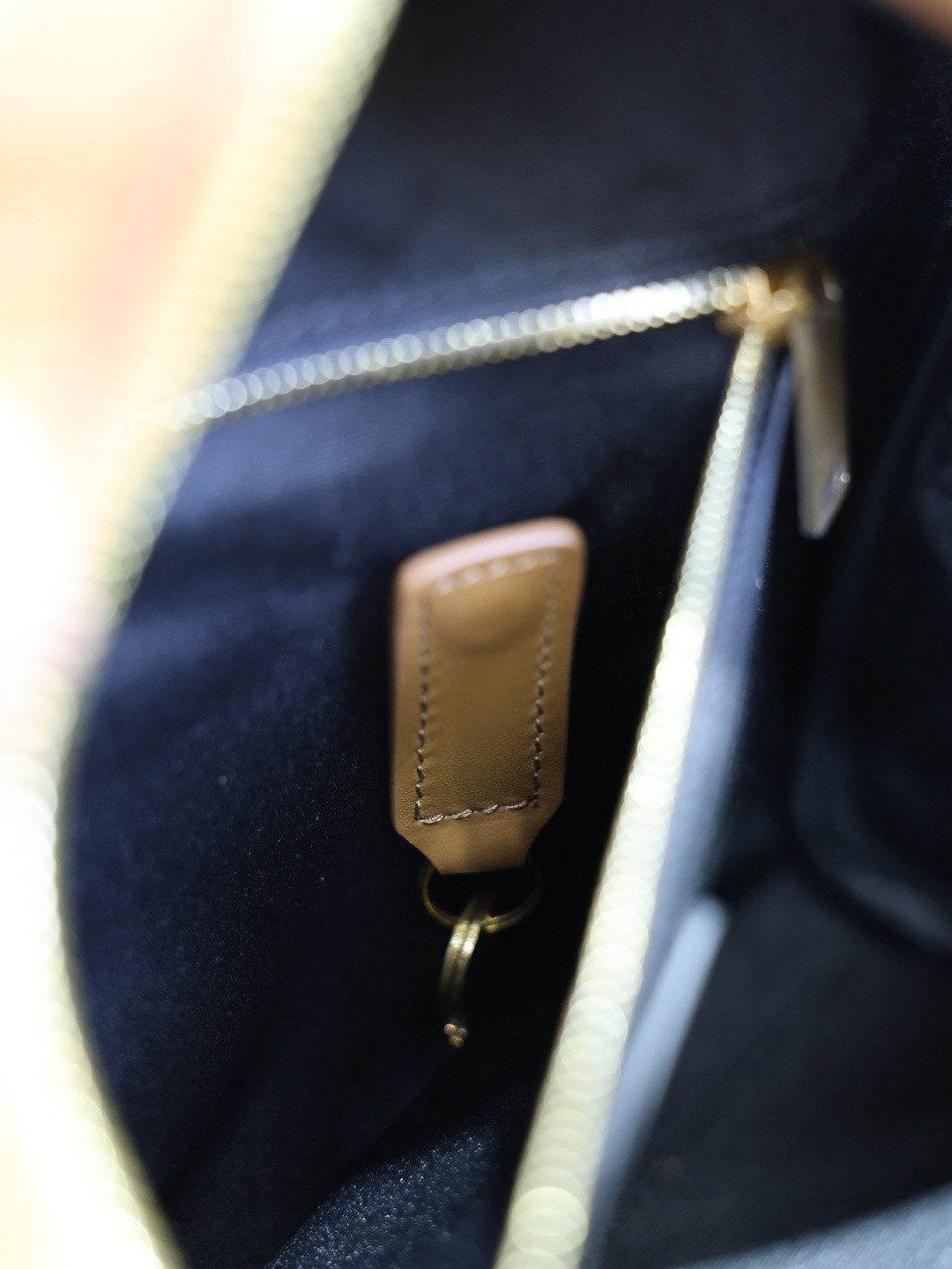 Y51 SAC DE JOUR Small Boston in Suede 27x18x15cm