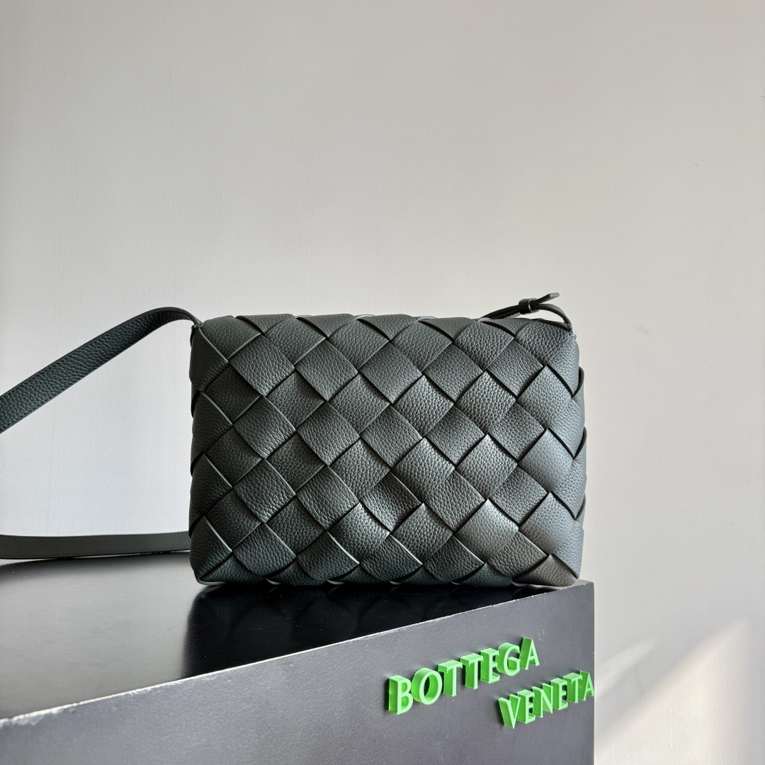 B0tt*ga Ven*ta Large Diago 21.5x32x5cm