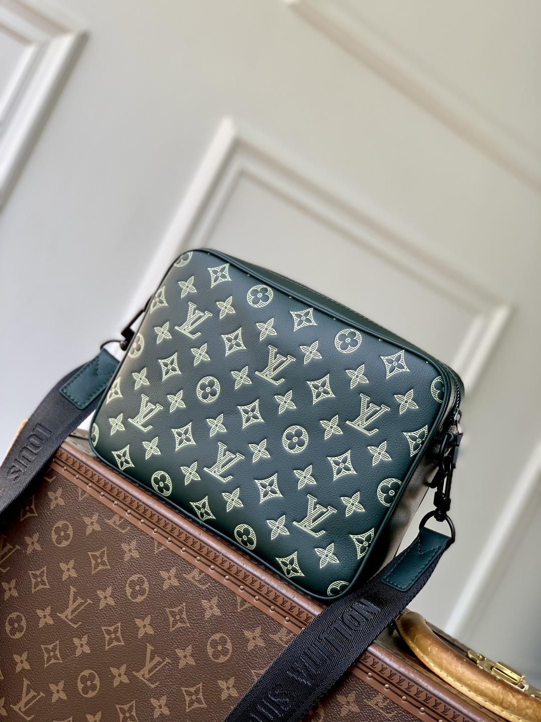 LV TRIO Messenger Bag M27154 18.5x7x25cm