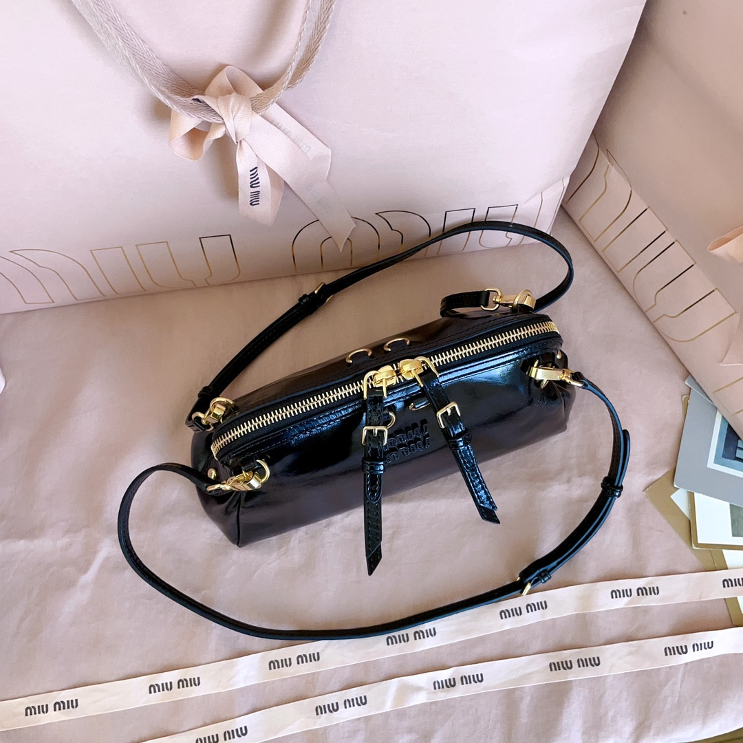 Miu Miu Caprice Leather Clutch 14x24x8.5cm