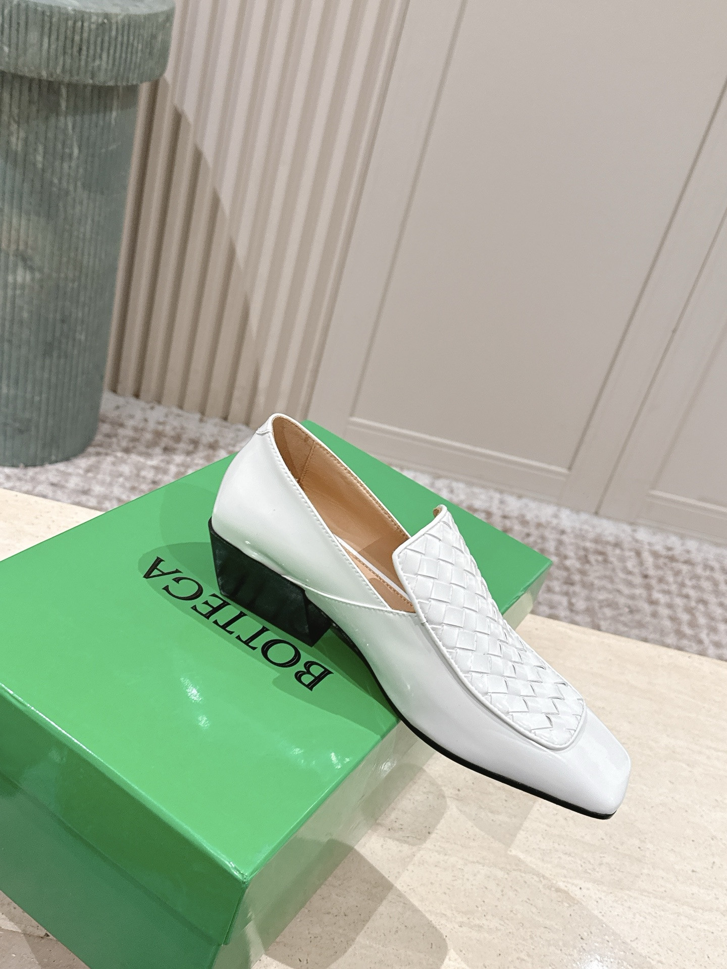 ua b0tt*ga Ven*ta ventura loafer