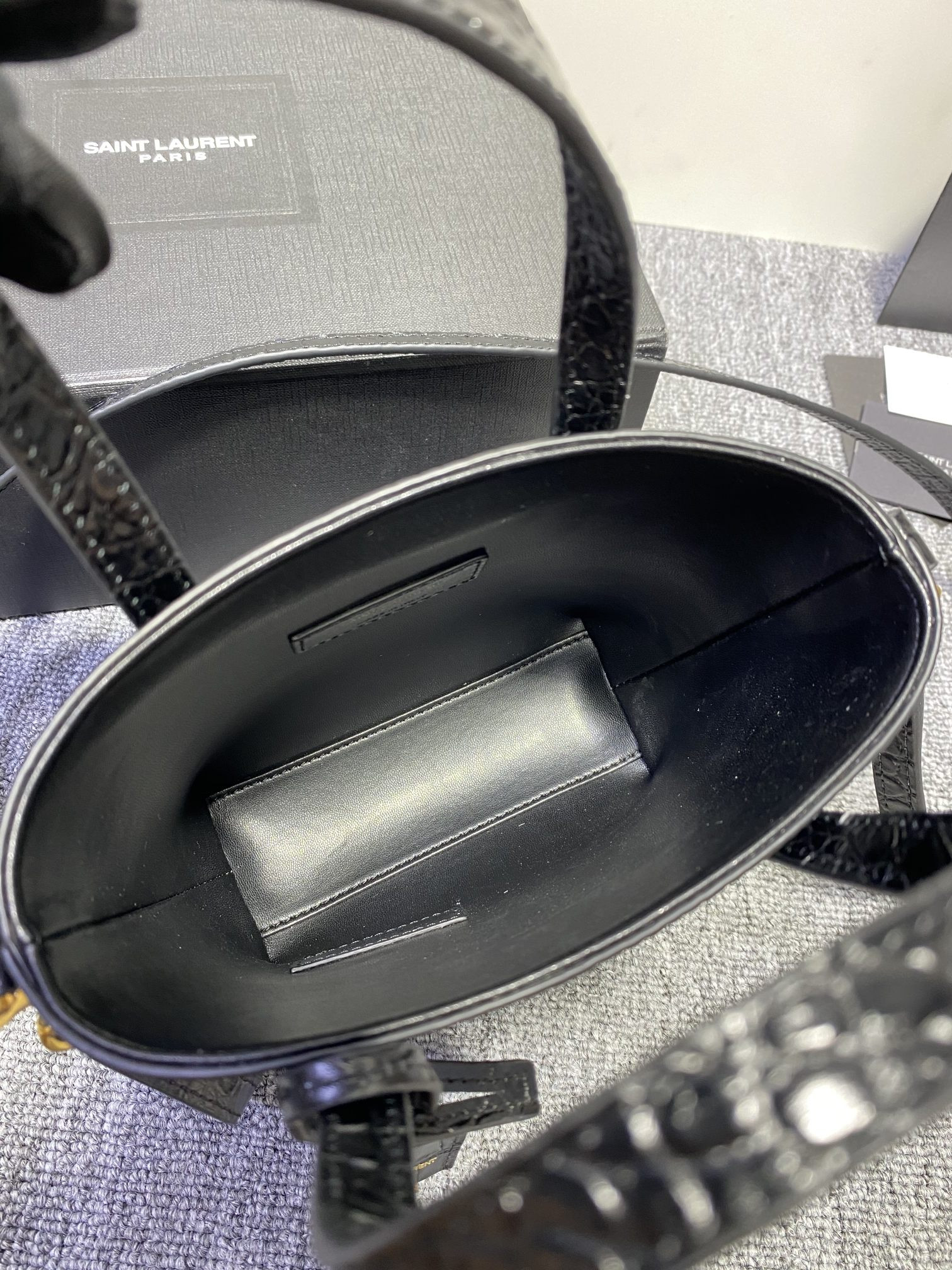 YSL Mini Toy Shopping Saint Laurent IN CROCODILE-EMBOSSED LEATHER 18x17x8cm