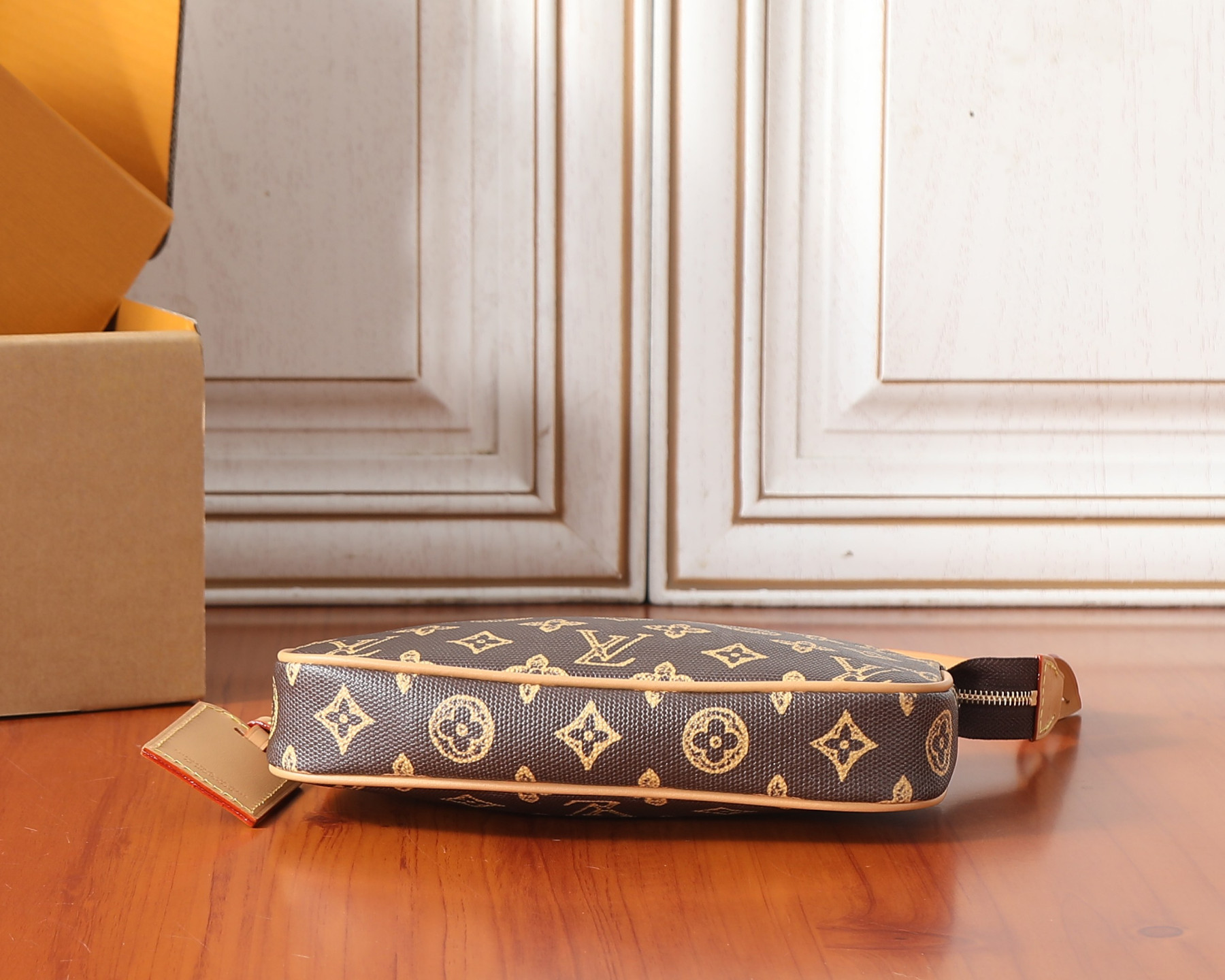 LV Pochette Accessoires M27718 23.5x13.5x4cm