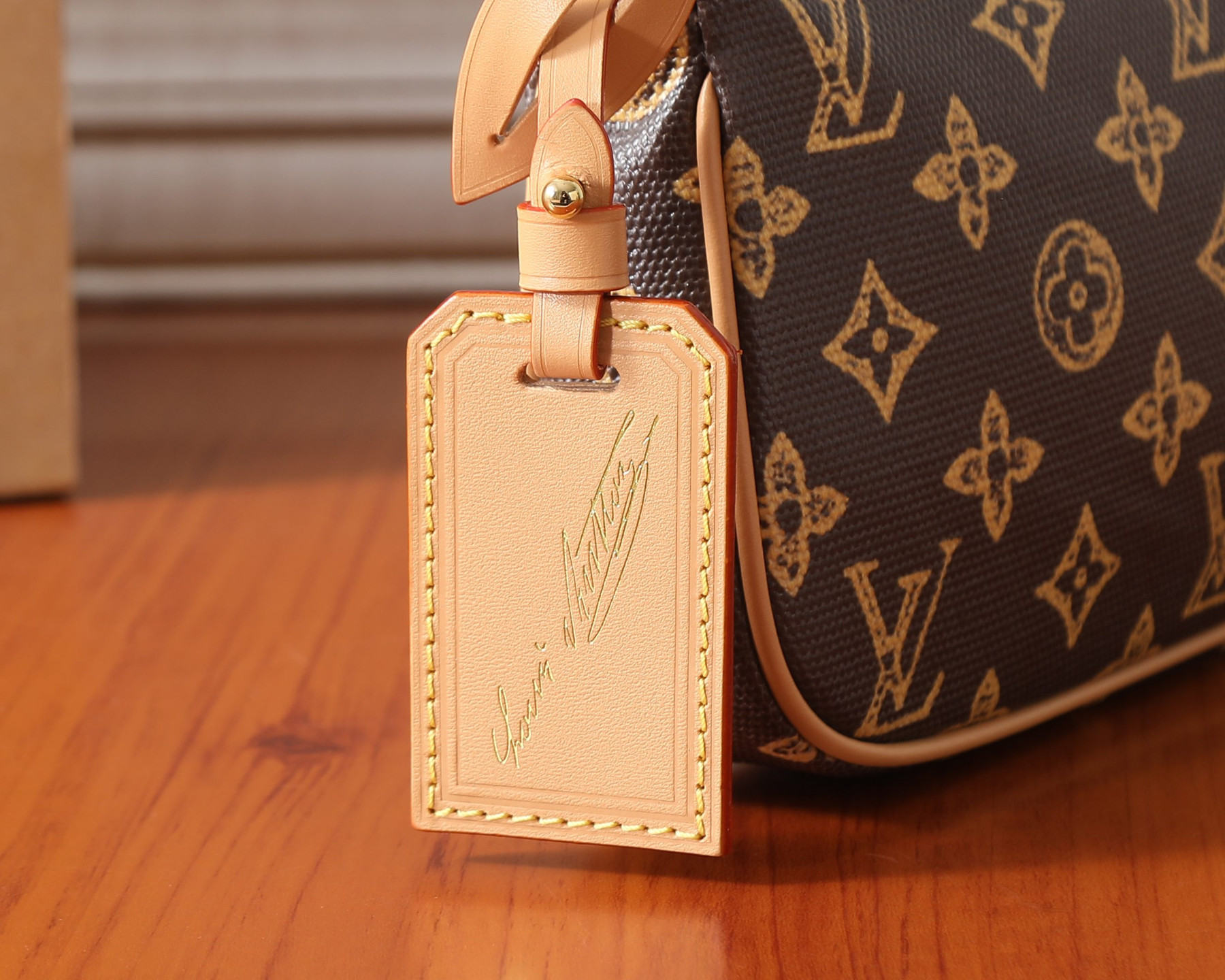 LV Pochette Accessoires M27718 23.5x13.5x4cm