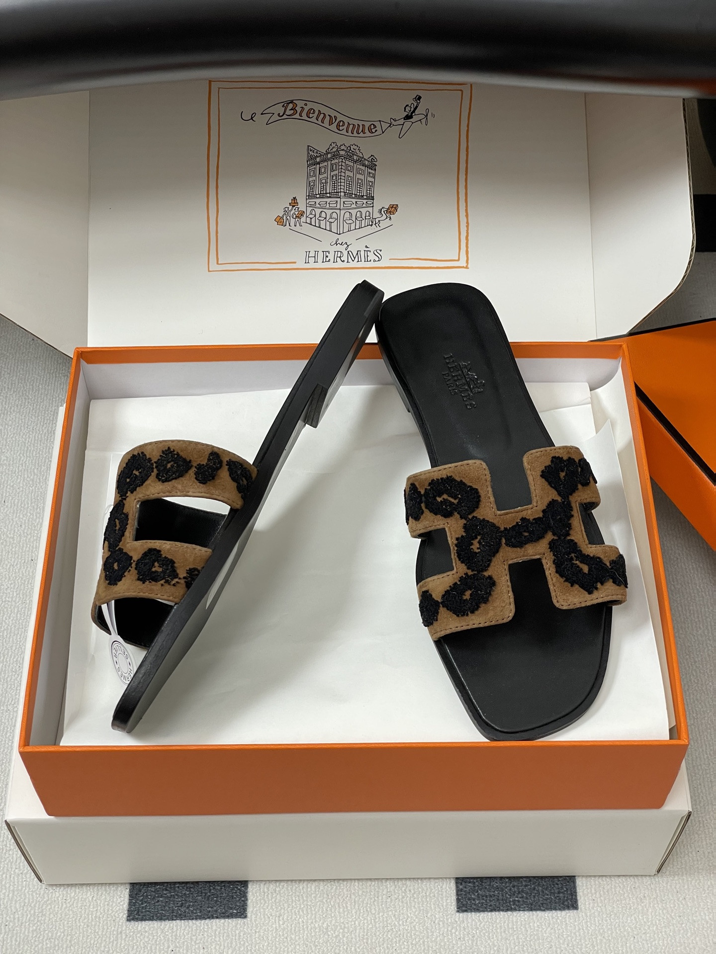 UA Hermès Oran Sandal