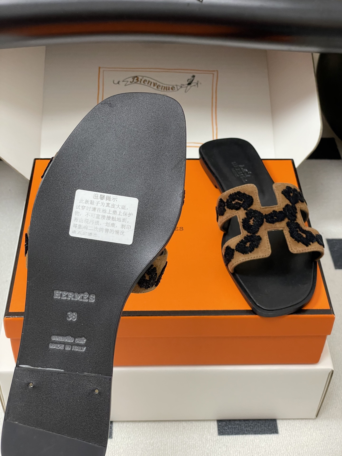 UA Hermès Oran Sandal