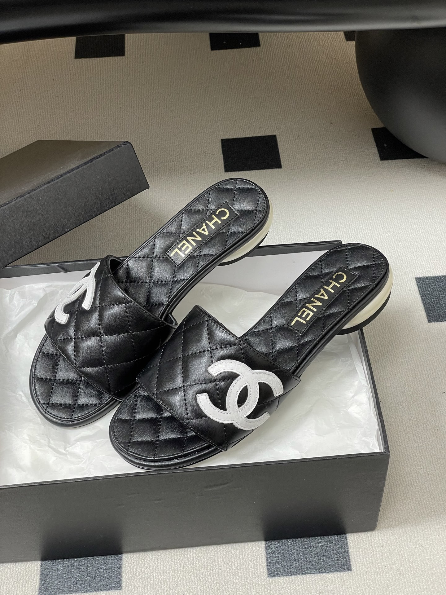 ua Ch**el slides