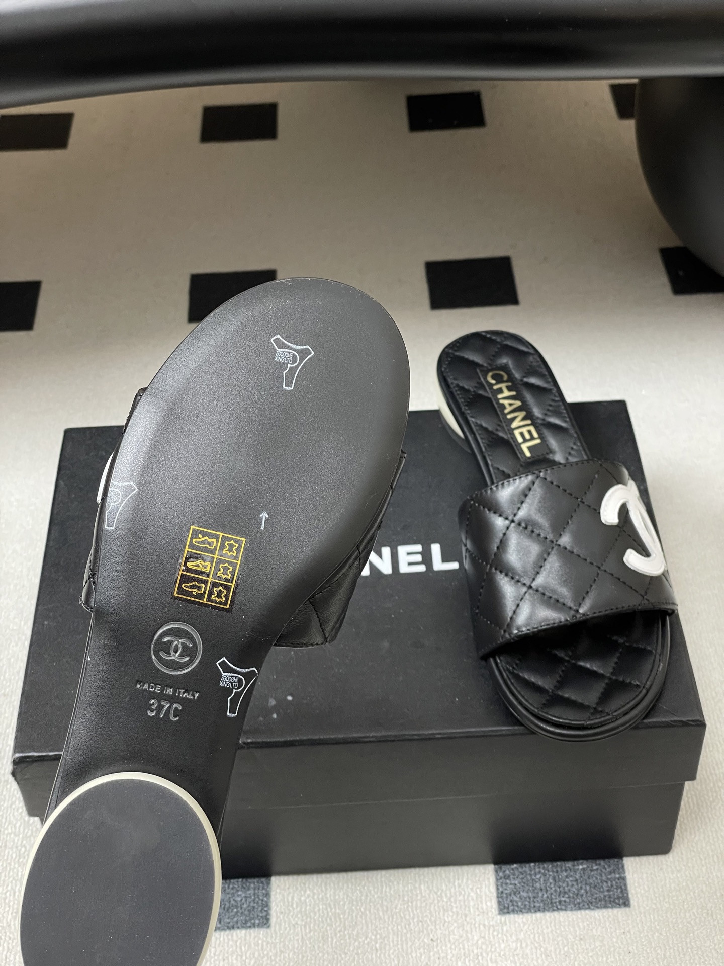 ua Ch**el slides