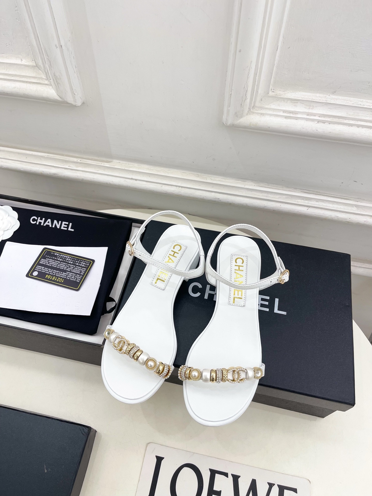 ua Ch**el sandals