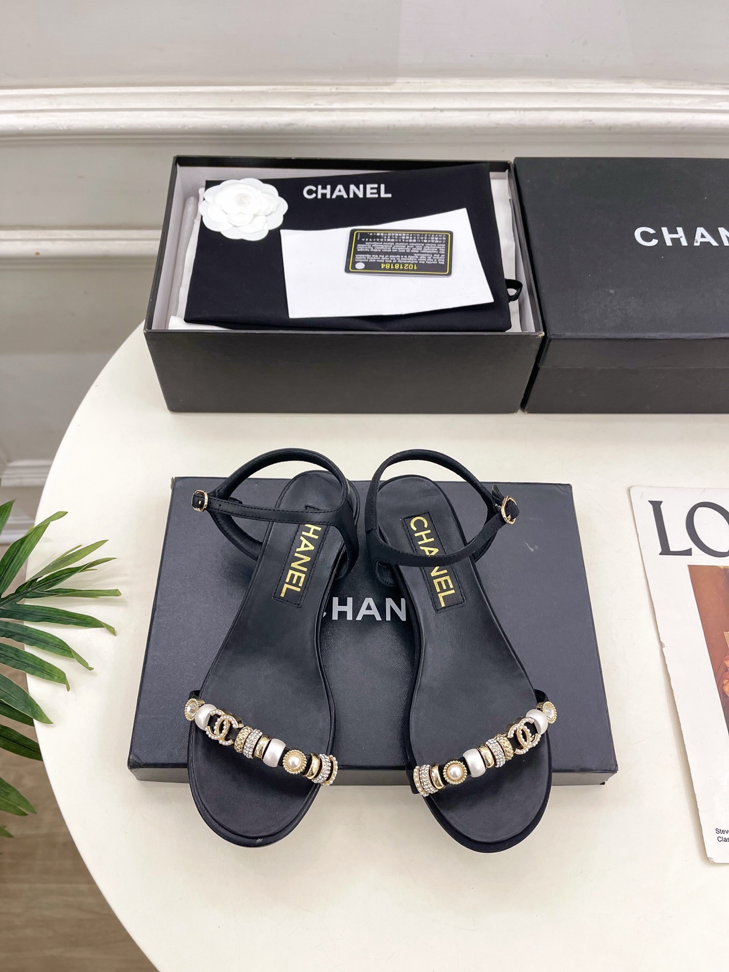 ua Ch**el sandals