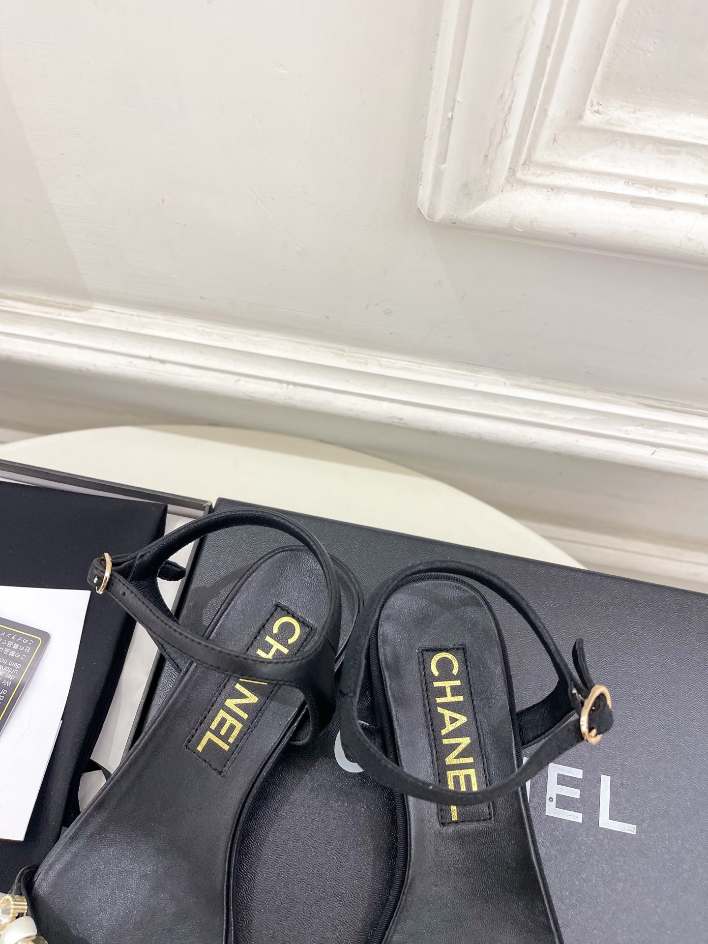 ua Ch**el sandals