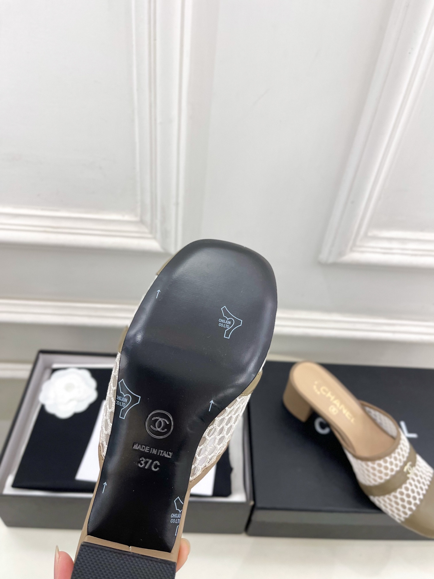 ua Ch**el mule 5.5cm heel