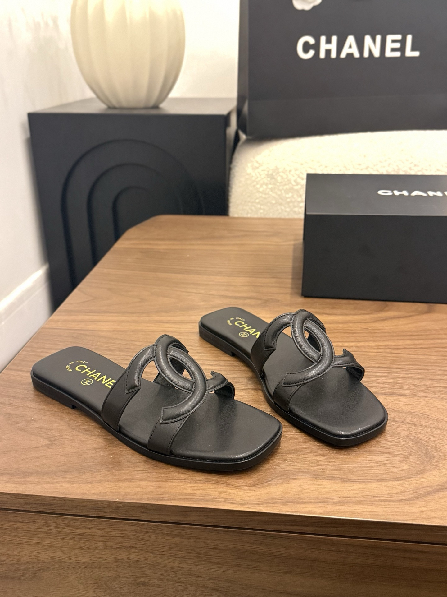 ua Ch**el honey slippers