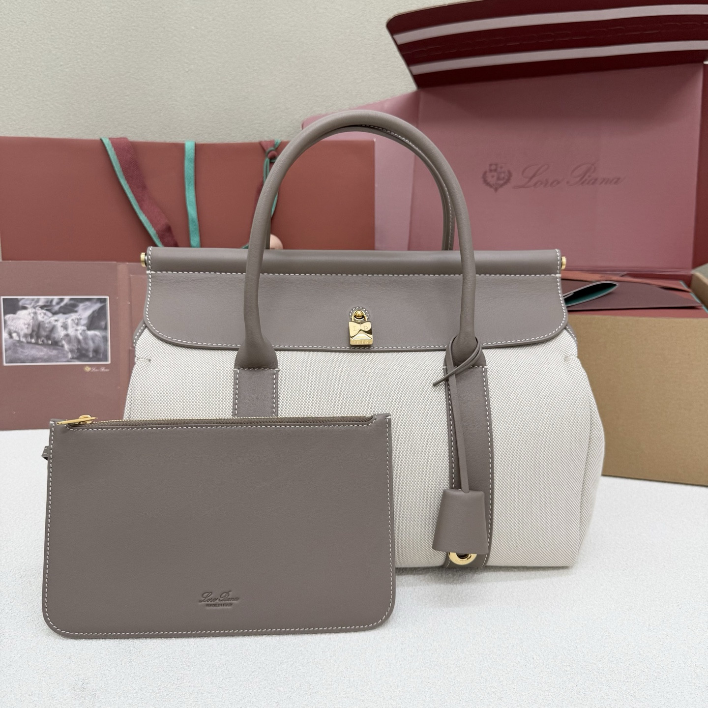 L0r0 P1ana loom bag l32 grained calfskin 33 x 23 x 18 cm