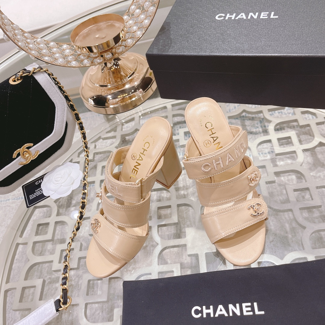 ua Ch**el sandal