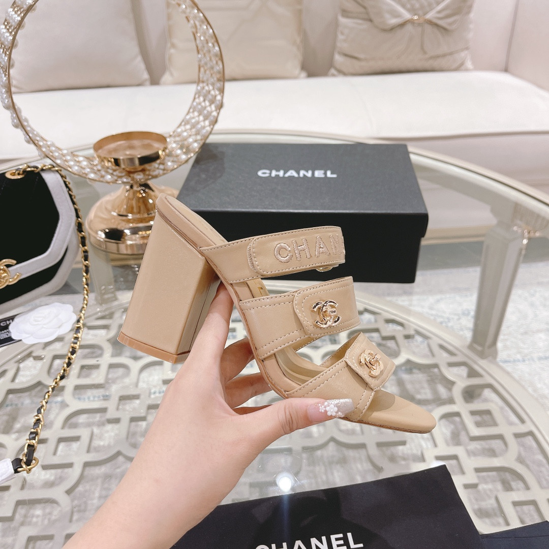ua Ch**el sandal