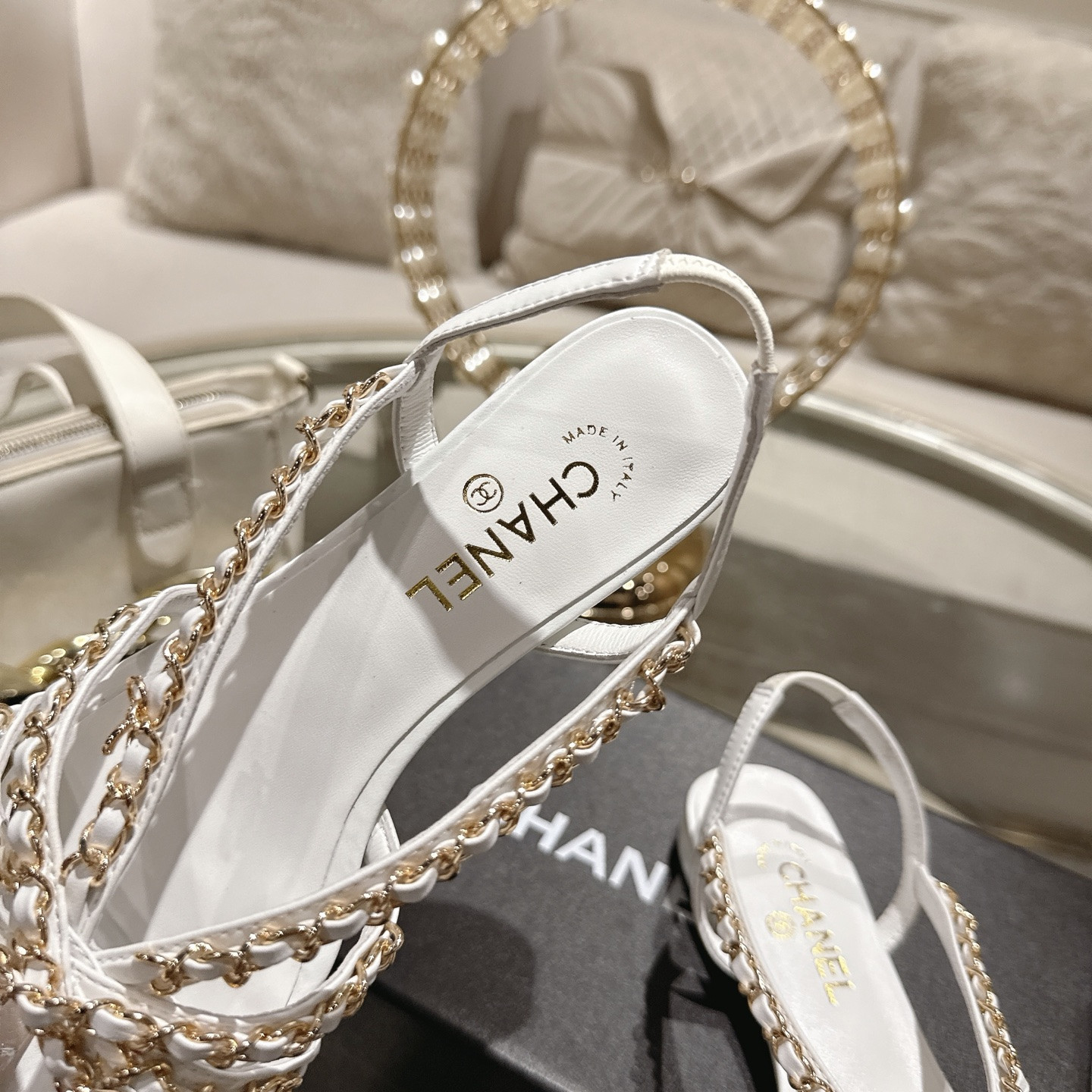 ua Ch**el sandals