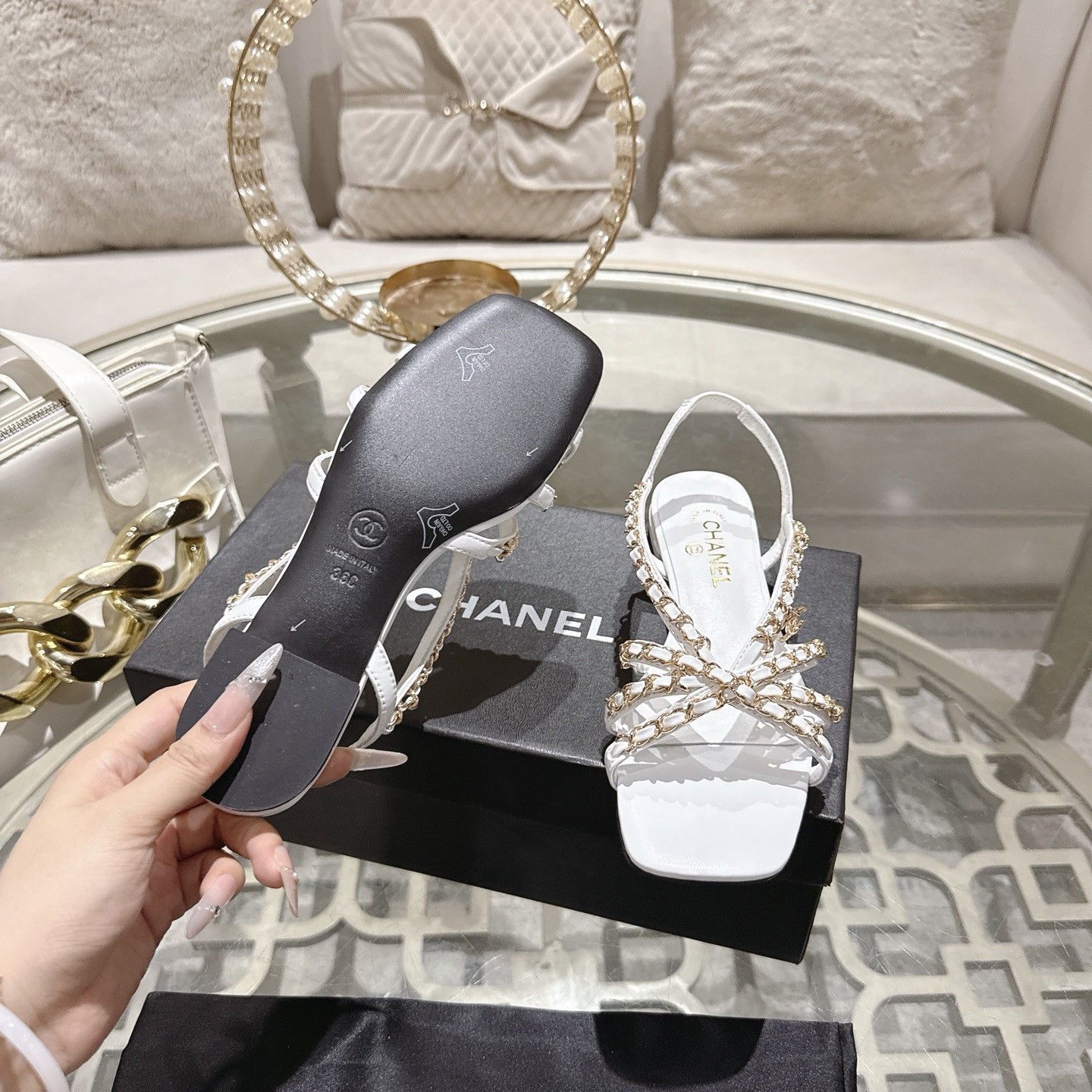 ua Ch**el sandals